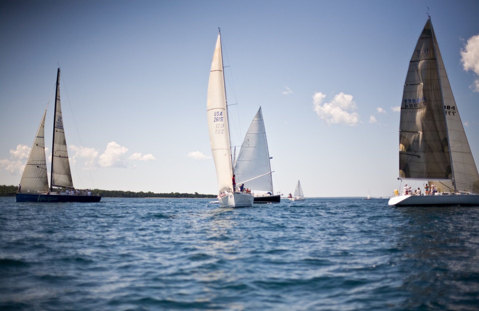 sailing-4945855_1920